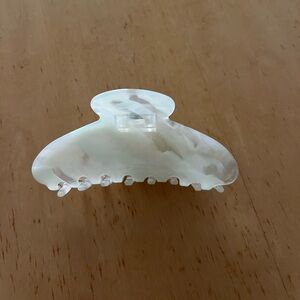 Elegant Cream Hair Claw Clip